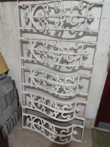 Vendo uma grade de ferro fundido. De 1,60 L x 80 por 1.200  A 