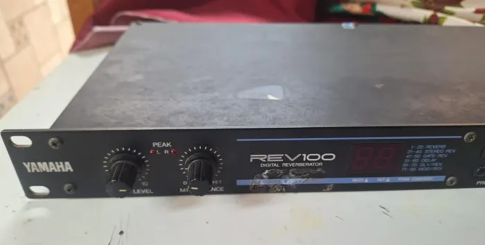 Digital Reverb Yamaha  REV100