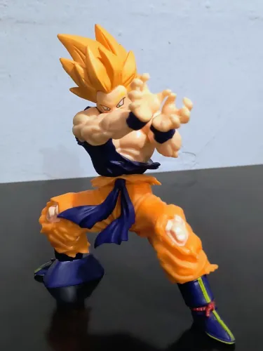 Action Figure Super Saiyajin Goku Dragon Ball Z - Colecionável