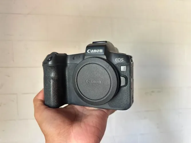 Camera Canon R