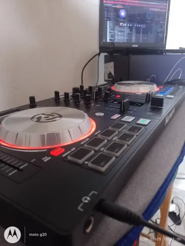 Troco controladora Numark para Dj pelo um som e mesa de áudio