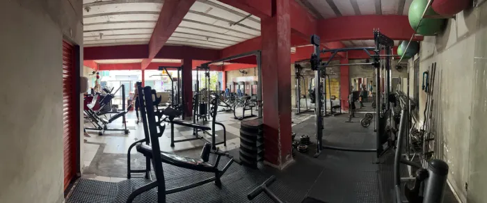 Vendo ponto comercial sem aparelhos/ 25x por 10x com laje para compor até 3 andar.