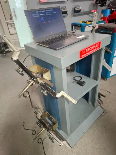 Maquina de alinhamento computadorizado veicular