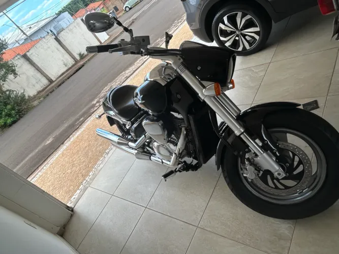 Moto Suzuki Boulevard M800