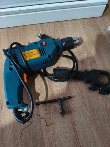 Furadeira de Impacto FLC 420W 220V 13mm (1/2") [usada]