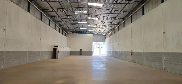 Galpão pé direito 8 metros