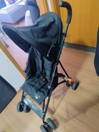 Carrinho bebe guarda chuva