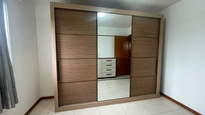 Guarda-roupa Casal 3 Portas de Correr com Espelho - Excelente Estado