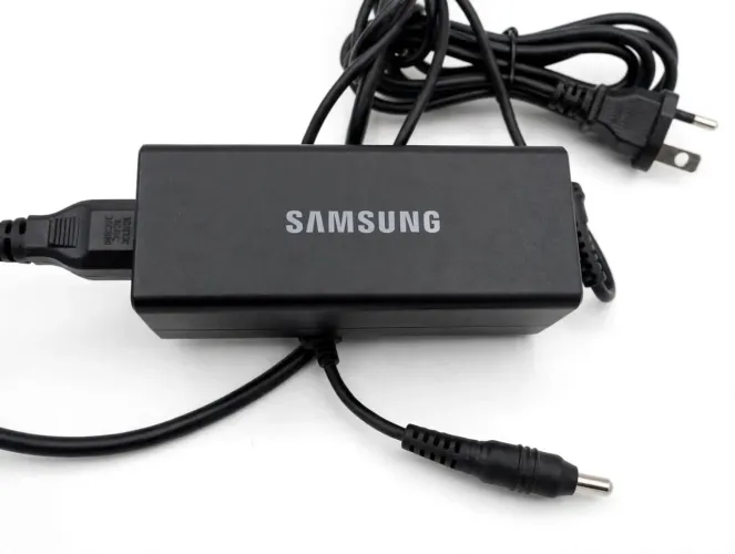Fonte Original Samsung 19V 3.16A 60W Notebook PA-1000-06 Pino Fino