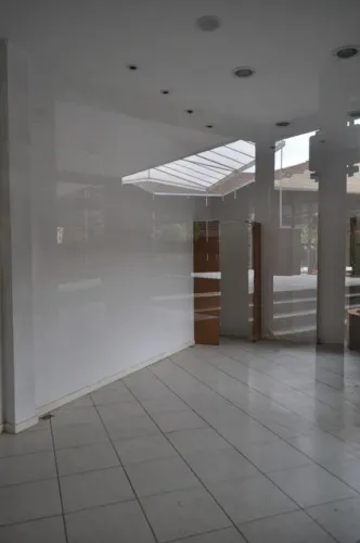 Loja de frente para a praça, oportunidade comercial