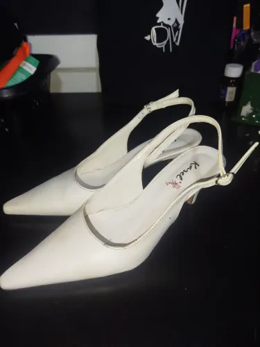 Scarpin aberto branco vintage