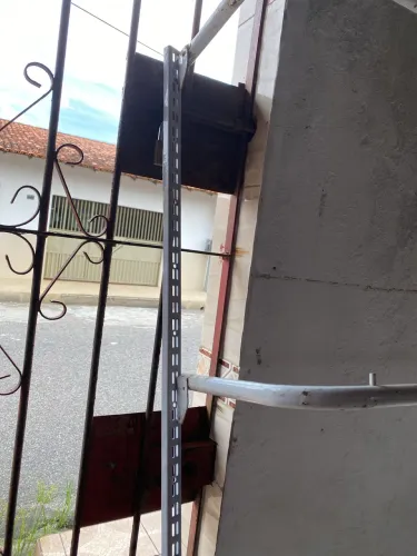 Arara pra loja de roupa