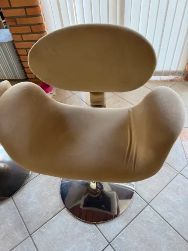 02 Cadeiras/poltronas bege