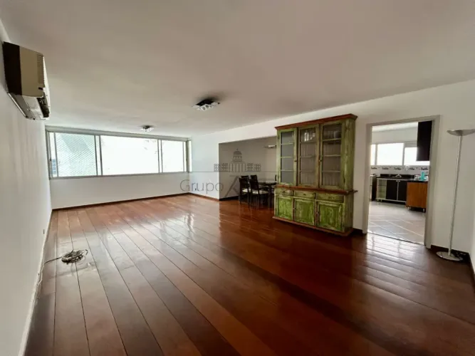 Apartamento - Perdizes - 2 Dormitórios - 130m².