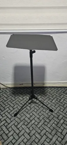 Suporte com bandeja para projetor, notebook