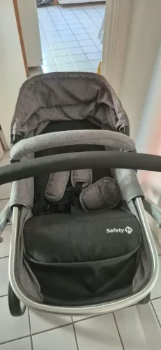 Vendo carro de bb para passeio com a bb conforto