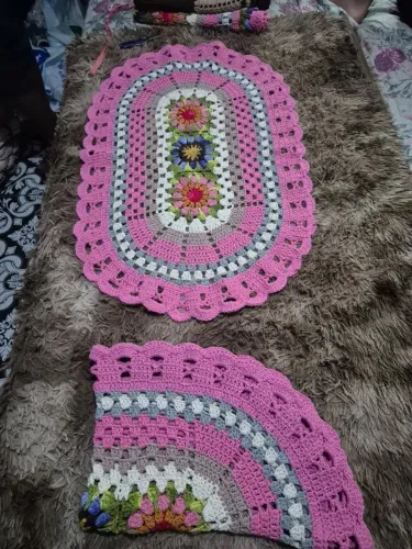 Peças de tapetes de crochê - Artesanal