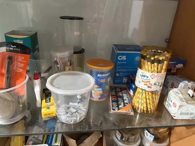 Materiais de papelaria diversos