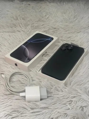 iPhone 16 Pro Max - 256GB - Preto