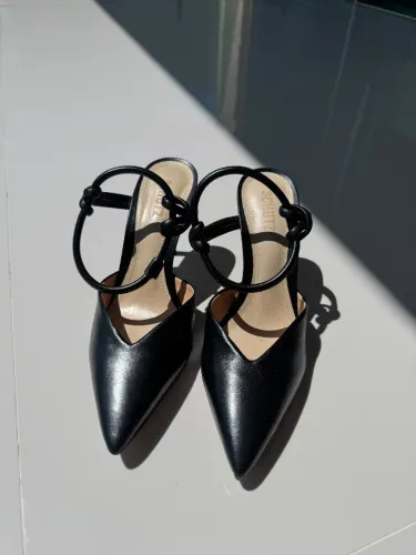 Sandália Schutz couro preto, salto fino 9 cm, tam. 37 - NOVA, nunca usada
