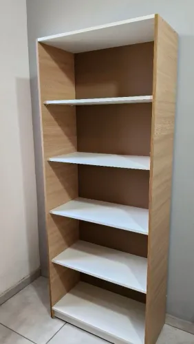 Estante em MDF nova