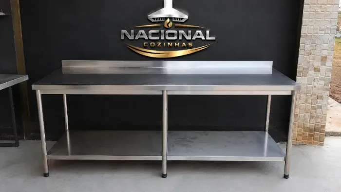 MESA EM AÇO INOX