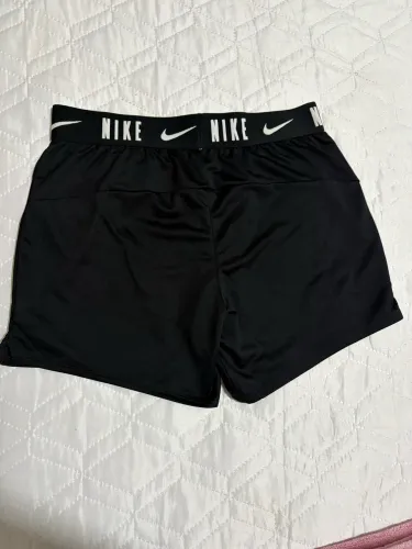 Shorts de academia dri-fit Nike tamanho M preto feminino