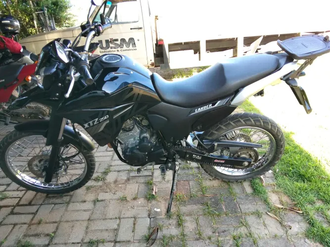 XTZ Lander 250 cc