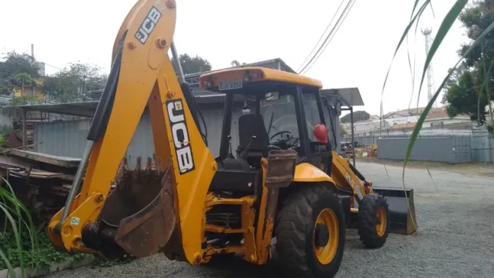 Retroescavadeira JCB 2009 214E