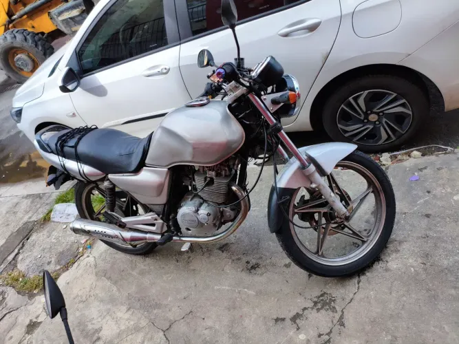 Suzuki Yes 125 de leilão bem cuidada aceito cartão tem conversa
