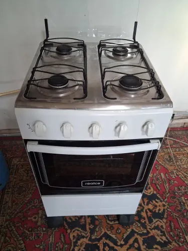Fogão Realce, usado mas funcionando. Entrego.