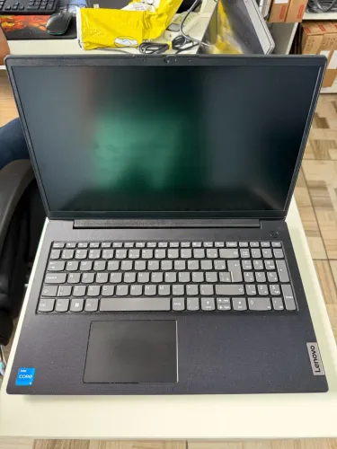 Lenovo V15 i5 13Gth 16GB + 512M2