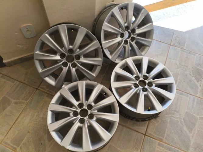 Vende-se rodas usadas do Corolla altis 13/14 