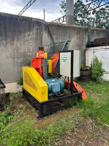 Triturador de galhos elétrico