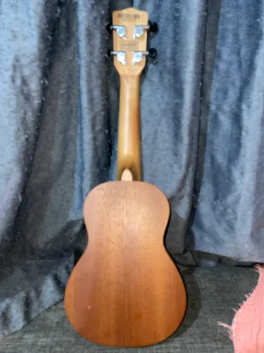 Ukulele strinberg uk06c novo, nunca usado.