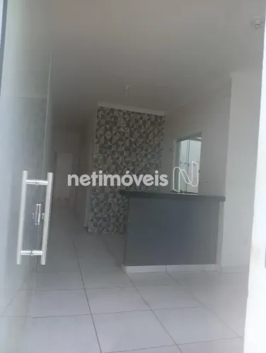 Essa casa geminada é a escolha ideal para quem busca praticidade, conforto