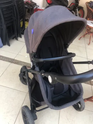 Carrinho de bebê, super confortável e semi novo.