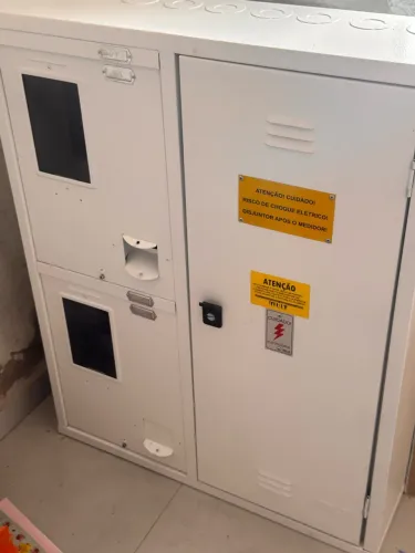 Caixa de energia trifásica