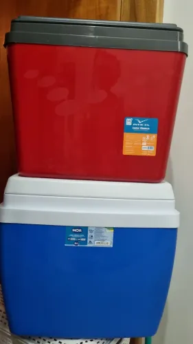 Vendo  2 caixa  térmica 34 lt .cada uma 80,00 reais 