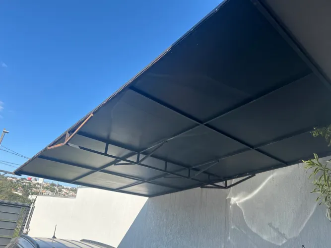 Tenda protetora na cor preta