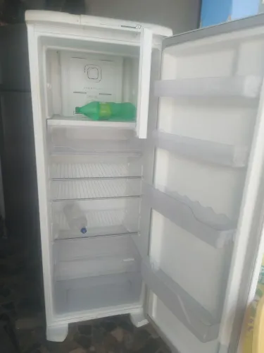 Vende se geladeira Electrolux fosfre R 32