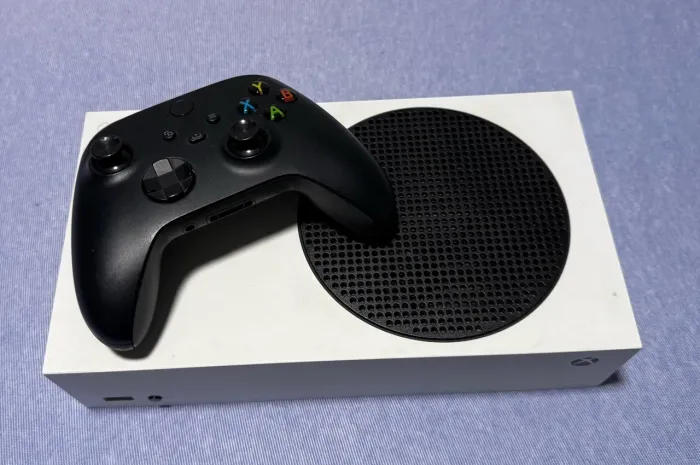 VENDO XBOX SERIES S 512 GB + CONTROLE ORIGINAL + CAIXA