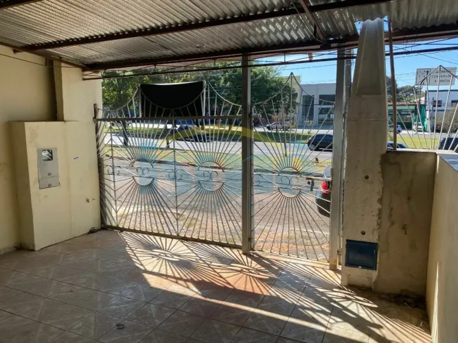 Casa frente e fundos em área Comercial/Residencial
