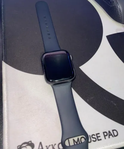 Apple Watch Series 5 44mm Wi-Fi + Cell - Preto - Seminovo