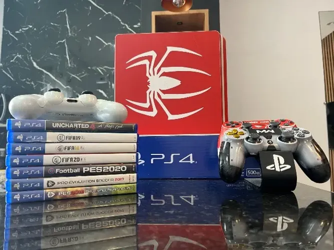 PLAYSTATION 4 - PS4 SLIM