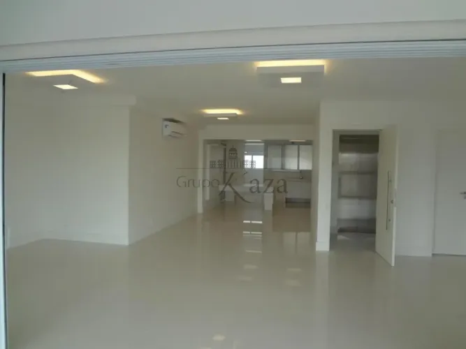 Apartamento - Moema - 3 Suítes - 189m².