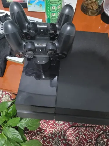 Ps4 500 GB + 2 controles e jogos