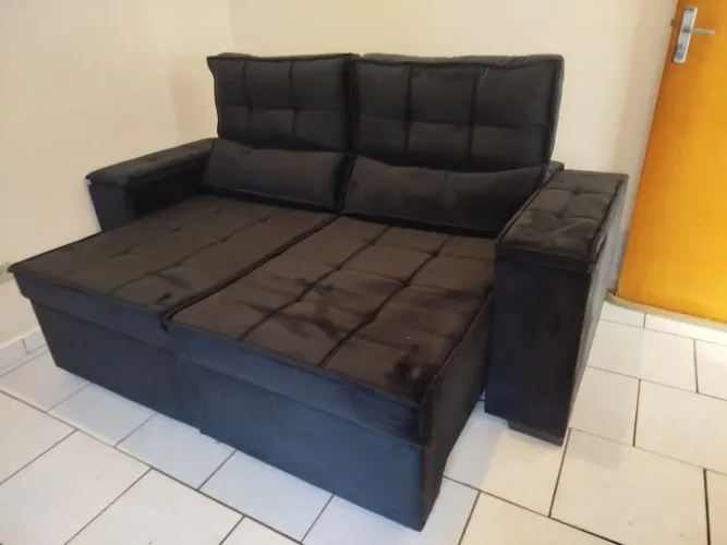 Sofá retrátil e reclinável com porta copos