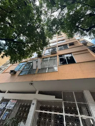 Aluga-Se Apartamento com 3 Quartos e Dependência Completa na Avenida Paulo de Frontin