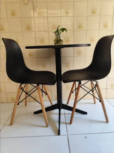 Conjunto de mesa com 2 cadeiras 